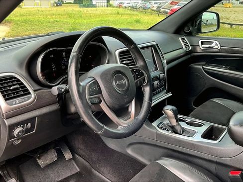 Used 2018 Jeep Grand Cherokee Altitude AWD/4WD image 12