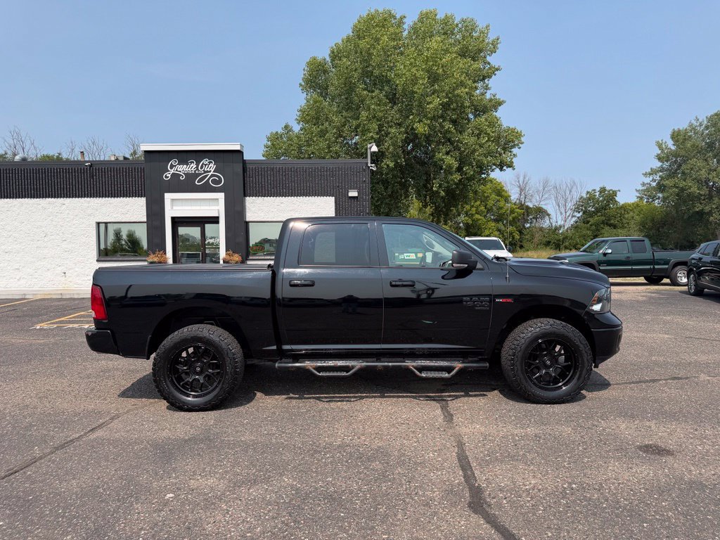 Used 2019 RAM 1500 Classic SLT w/ Black Appearance Group AWD/4WD image 3