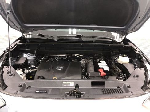 Used 2021 Toyota Highlander XLE image 24