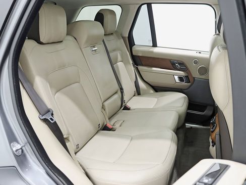 Used 2018 Land Rover Range Rover HSE image 32