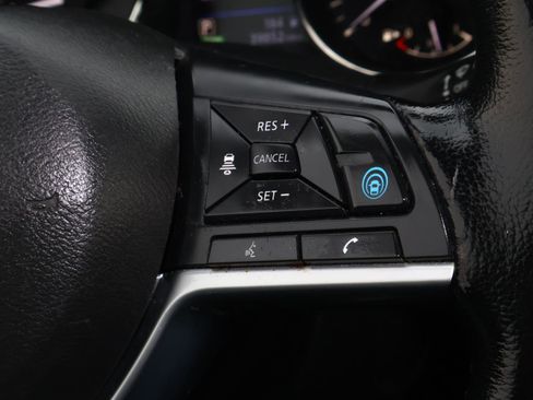 Used 2020 Nissan Rogue SV w/ Premium Package image 22