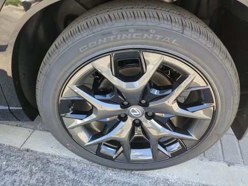 New 2026 Lexus TX 500h AWD image 32