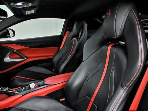 Used 2018 Ferrari 812 Superfast RWD image 18