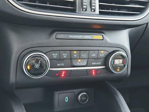 Used 2020 Ford Escape SE image 24