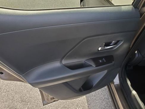 Certified 2025 Nissan Kicks SV image 12