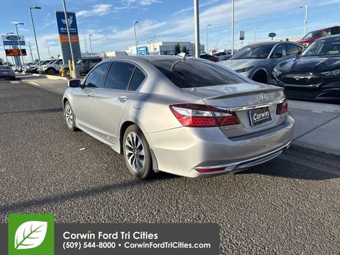 Used 2017 Honda Accord Touring image 10