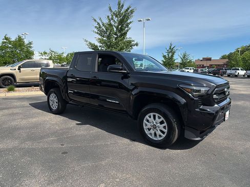 Used 2025 Toyota Tacoma SR5 AWD/4WD image 9