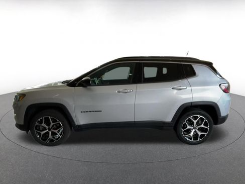 Used 2025 Jeep Compass Limited image 9