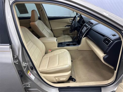 Used 2017 Toyota Camry XLE image 14