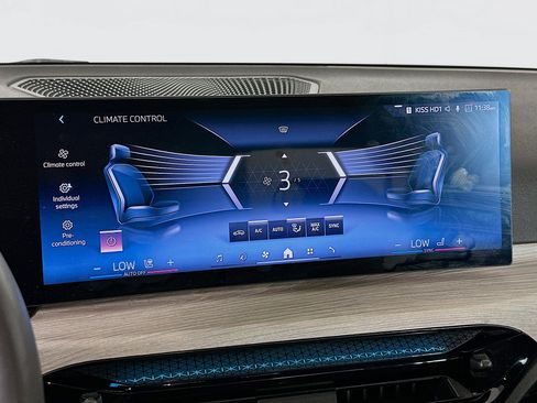 Used 2025 BMW 330i Sedan image 24