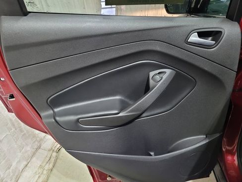 Used 2017 Ford Escape SE image 44