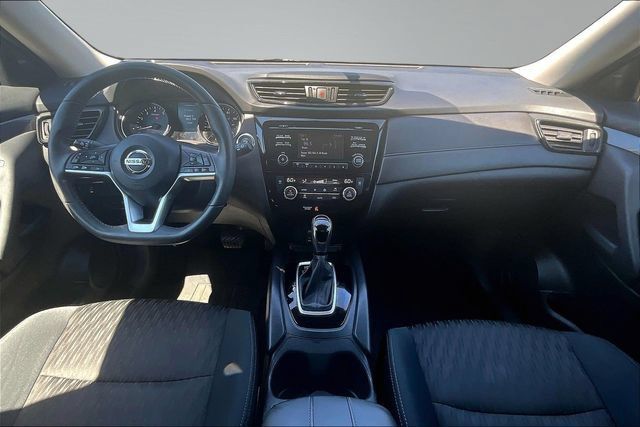 Used 2017 Nissan Rogue SV AWD/4WD image 7