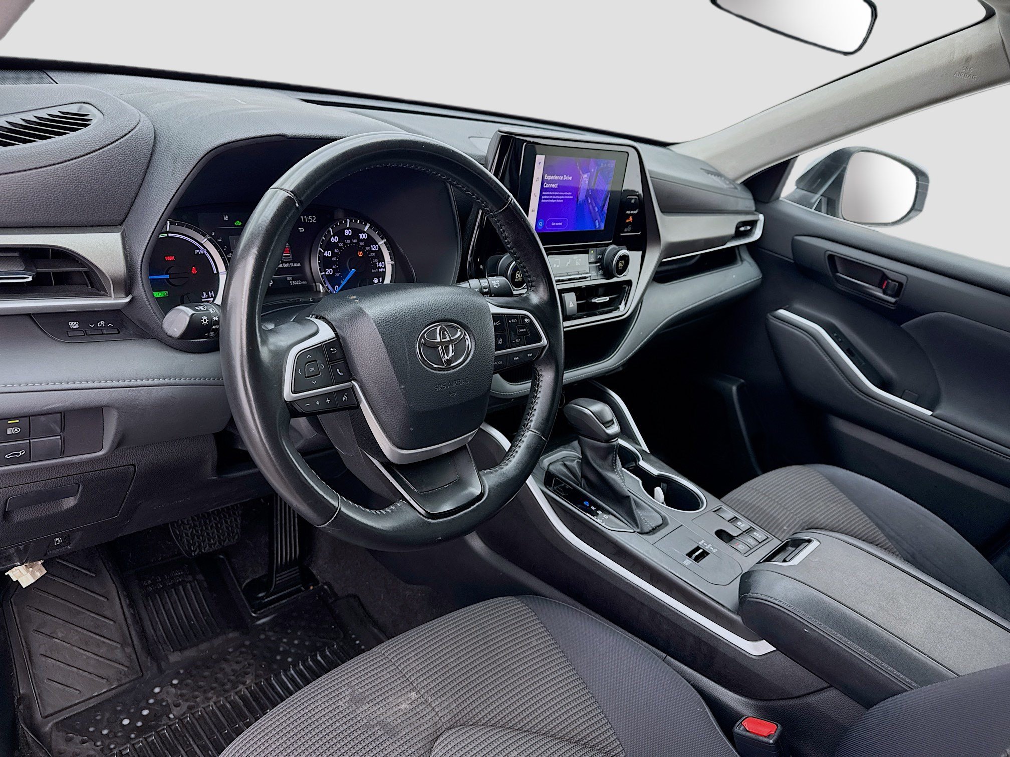 Used 2023 Toyota Highlander LE FWD image 7