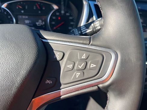 Used 2023 Chevrolet Equinox LT image 32