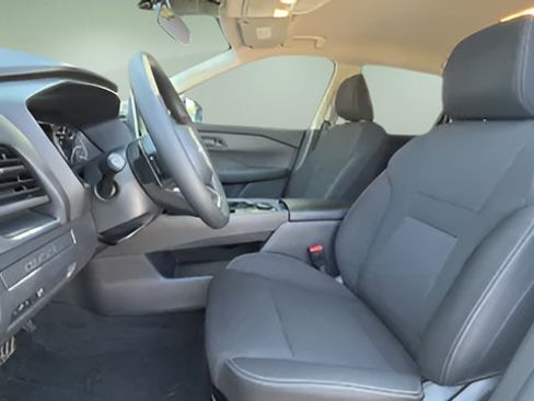 Used 2024 Nissan Rogue S AWD/4WD image 33