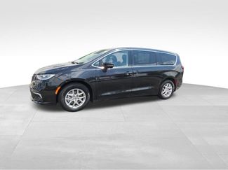 Used 2023 Chrysler Pacifica Touring-L FWD video 1