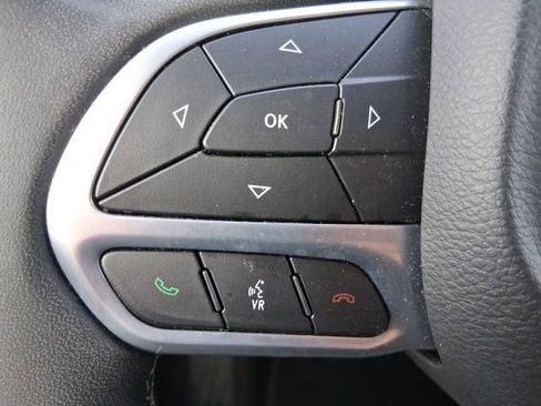 Used 2023 Chrysler Voyager LX FWD image 19