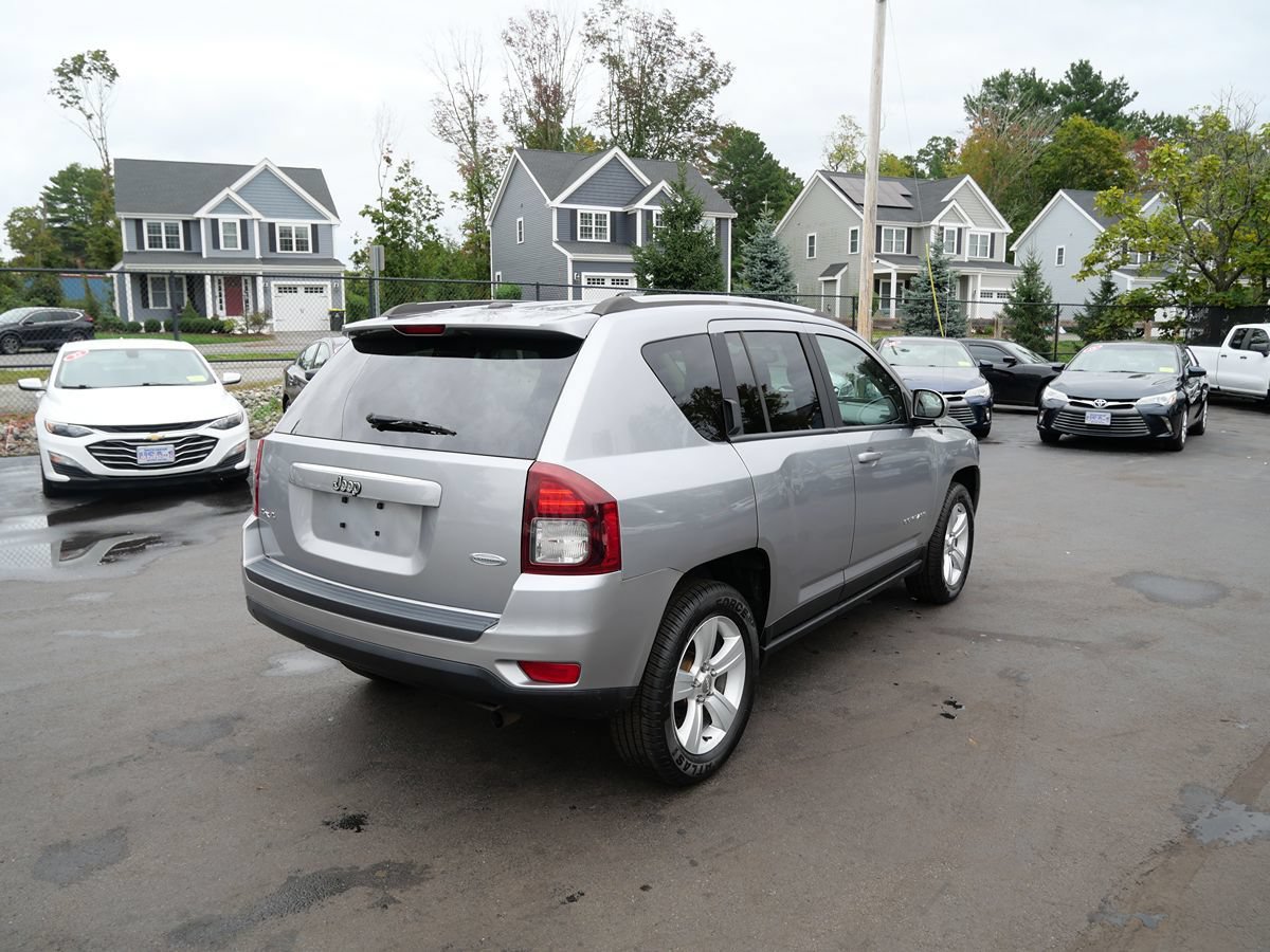 Used 2017 Jeep Compass Latitude AWD/4WD image 5