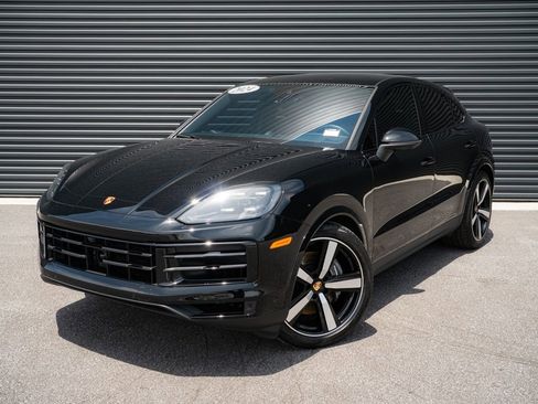 Certified 2024 Porsche Cayenne Coupe AWD/4WD image 1
