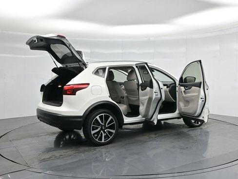 Used 2019 Nissan Rogue Sport SL w/ Premium Package image 6