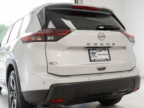 Used 2025 Nissan Rogue SV w/ SV Premium Package image 9