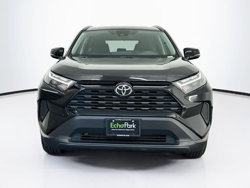 Used 2025 Toyota RAV4 XLE AWD/4WD image 2