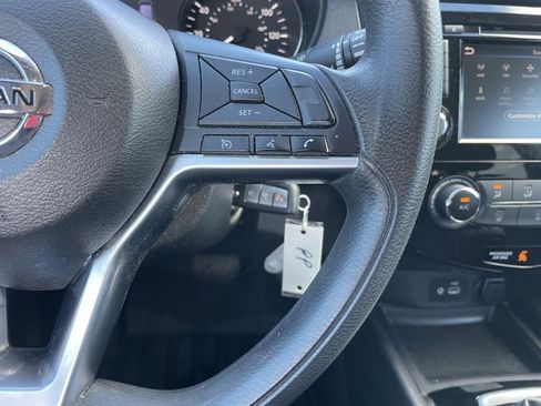 Certified 2018 Nissan Rogue S image 12