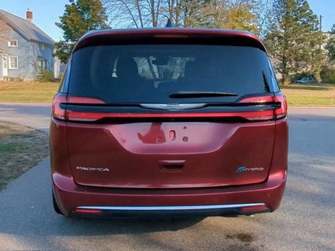 Used 2023 Chrysler Pacifica Limited image 4