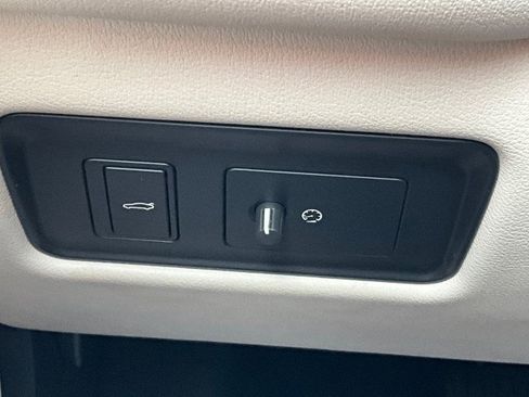 Used 2021 Jaguar XF R-Dynamic SE image 13