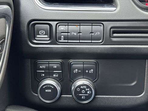 Used 2022 GMC Yukon SLT image 18