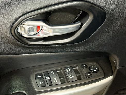 Used 2022 Jeep Cherokee Latitude image 19