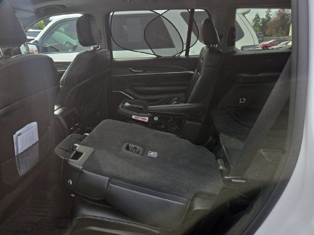 Used 2023 Jeep Grand Cherokee L Limited w/ Black Appearance Package AWD/4WD image 11