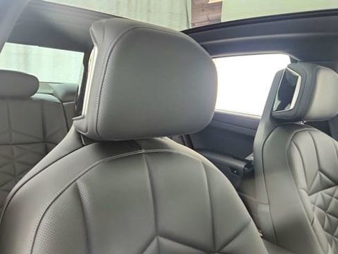 Used 2025 BMW 740i image 22