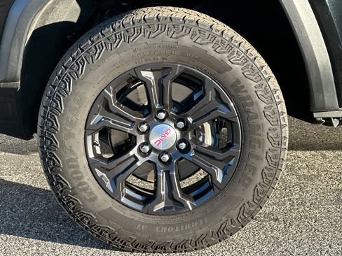 Used 2024 GMC Canyon Elevation image 35