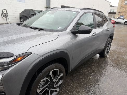 Certified 2024 Chevrolet Trax RS image 1