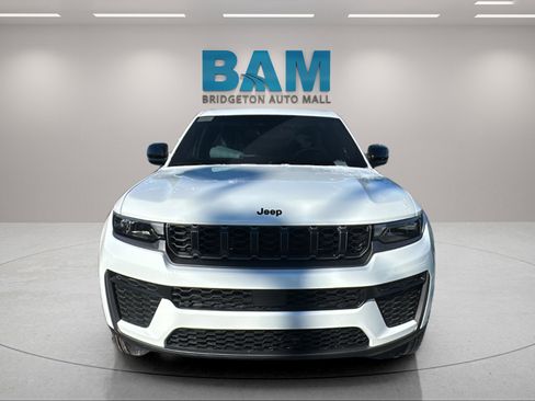 New 2026 Jeep Grand Cherokee Altitude image 2