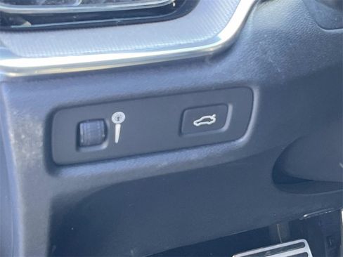 Used 2019 Volvo S60 T6 R-Design image 21