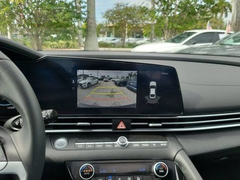 Certified 2023 Hyundai Elantra Limited FWD image 24