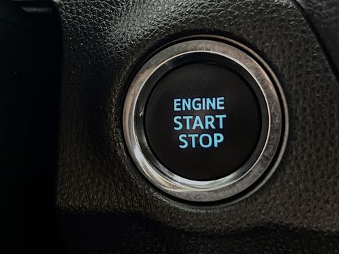 Used 2019 Toyota RAV4 Limited image 23