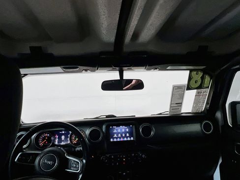 Used 2018 Jeep Wrangler Unlimited Sahara AWD/4WD image 30