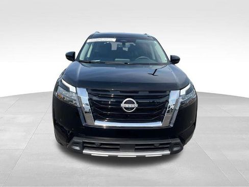 Certified 2025 Nissan Pathfinder SL w/ Cargo Package FWD image 8