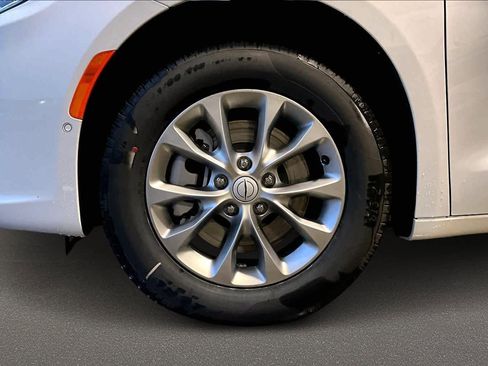 New 2026 Chrysler Pacifica Select image 8