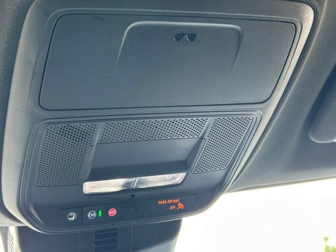 Used 2025 Buick Enclave Preferred FWD image 19