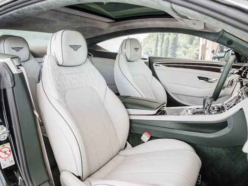 Used 2021 Bentley Continental GT image 30