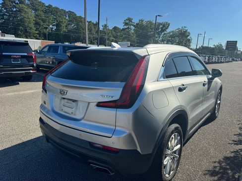Used 2019 Cadillac XT4 Luxury w/ Cold Weather Package FWD image 4