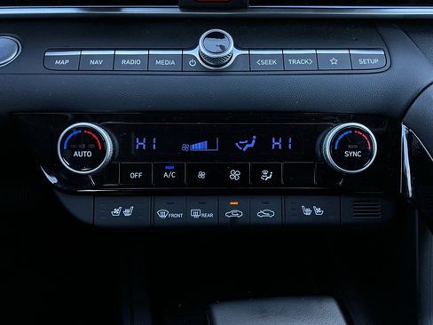 Used 2025 Hyundai Elantra Limited image 30