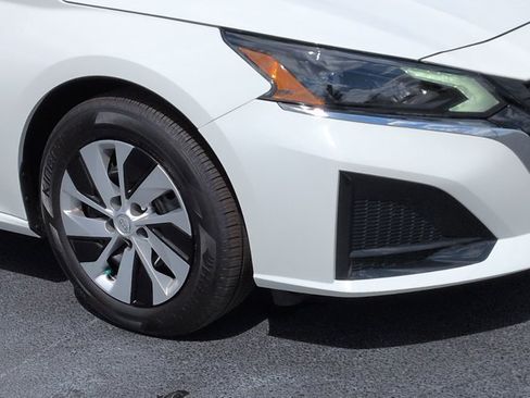 Certified 2025 Nissan Altima 2.5 S FWD image 9