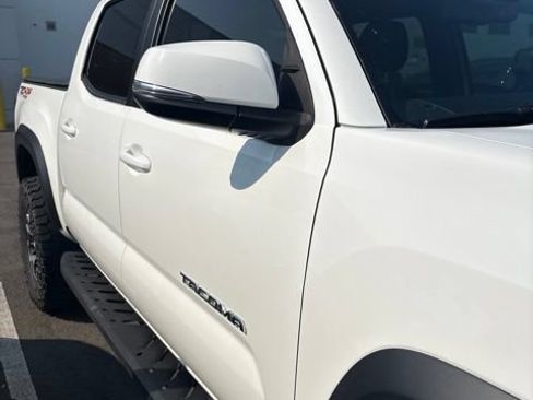 Used 2018 Toyota Tacoma TRD Off-Road AWD/4WD image 16