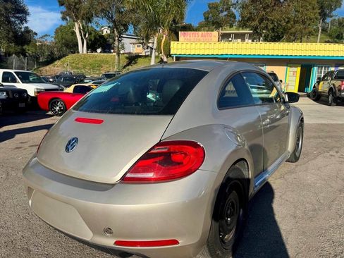 Used 2013 Volkswagen Beetle 2.5 FWD image 4
