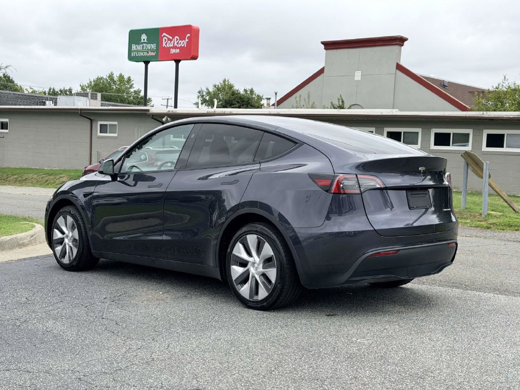 Used 2024 Tesla Model Y Long Range AWD/4WD image 23